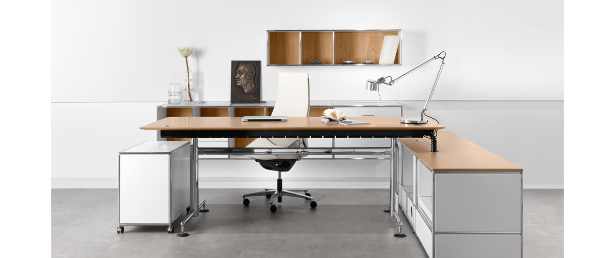 Chefzimmer mit elegantem Schreibtisch